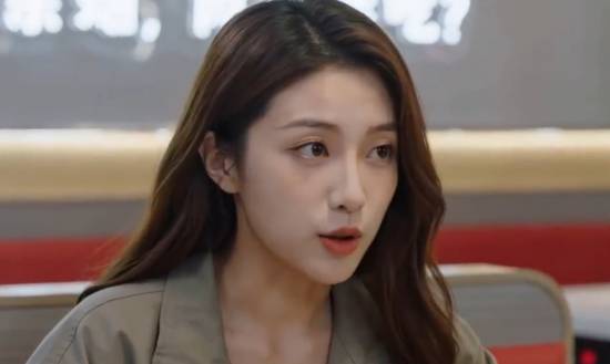 “男二以下 AI演员”冲上热搜 影视行业AI替代争议引全民热议 - AI制片厂